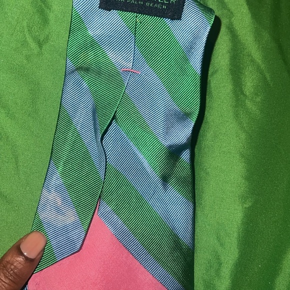 Lilly Pulitzer Green and Gray Striped Men's Tie-Flaws - Picture 3 of 6